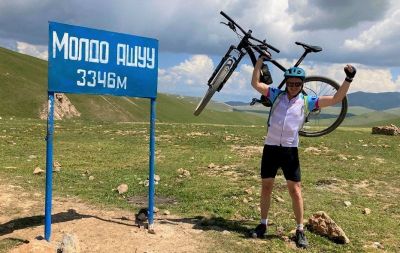 Daniel Nicholson  Cycling on the  tour with redspokes